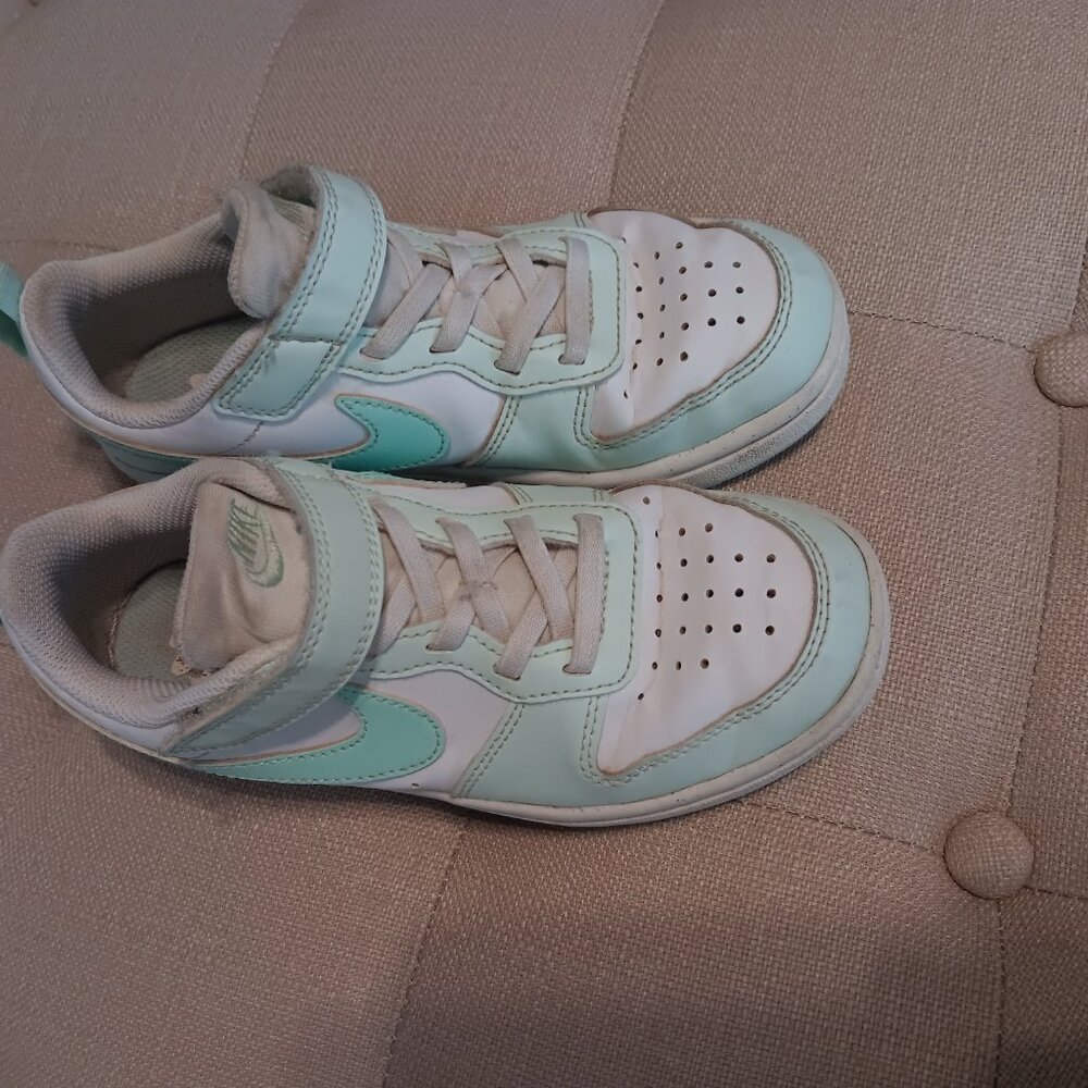 Kids Nike Court Borough Size 13.5 Mint - Picture 4 of 6